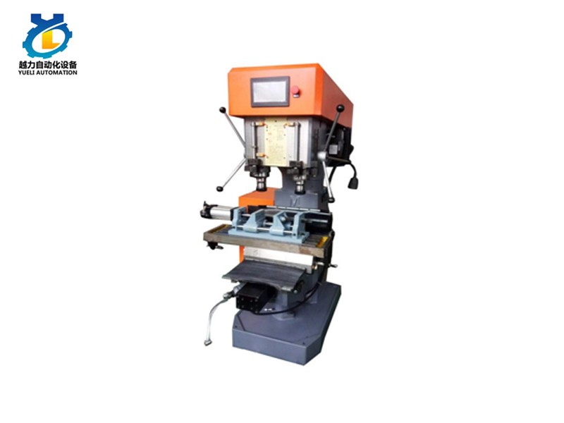 What are the spindle types of commonly used drilling and tapping machine machining centers?